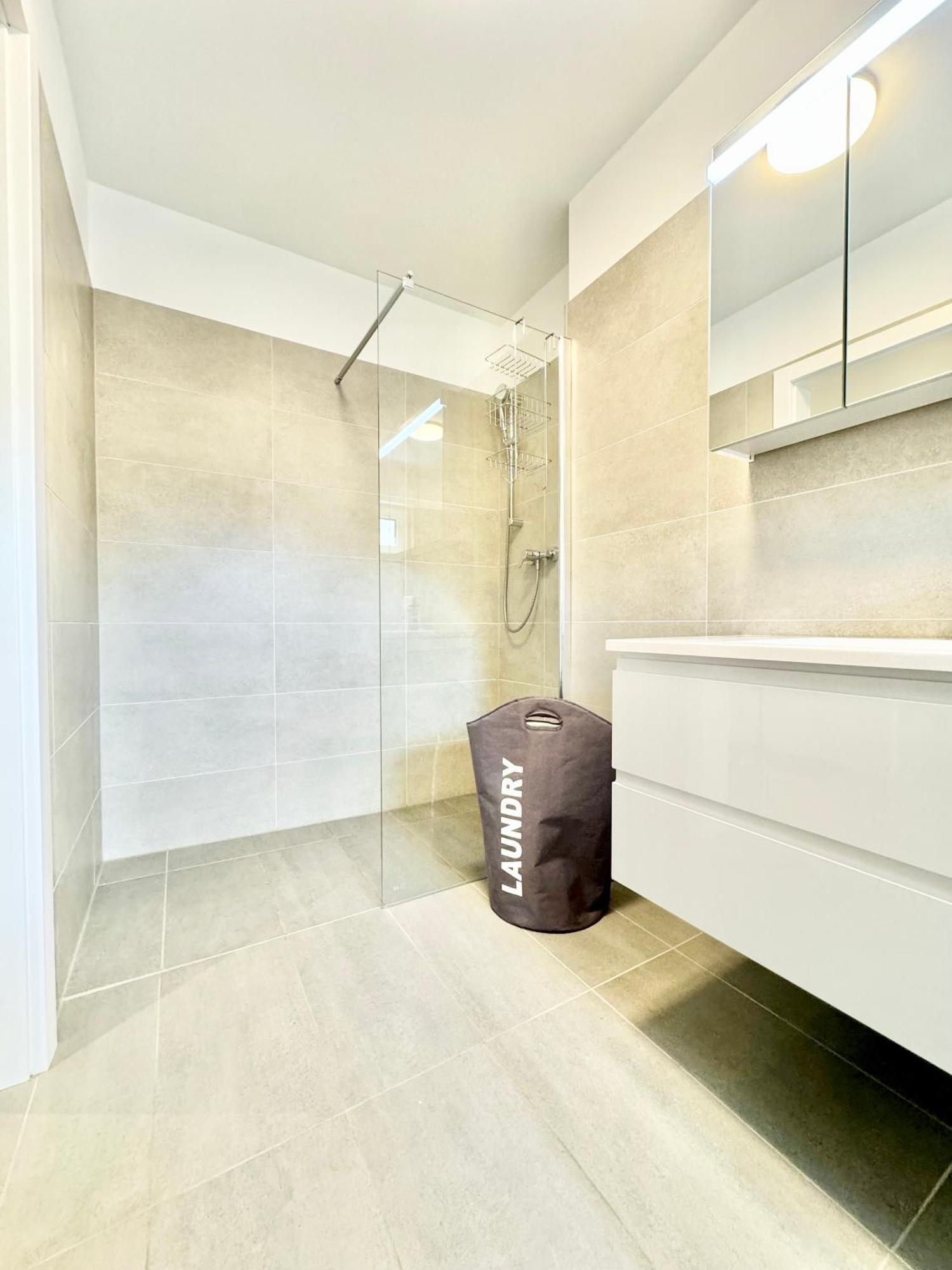 Stylische Mit Balkon * Wien
